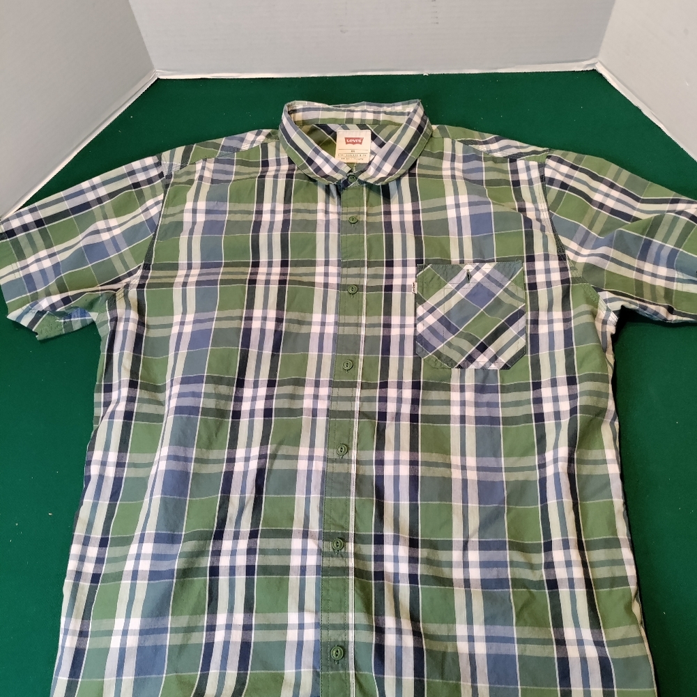 Levi's Men's XXL Button Down Short Sleeve Shirt Casual. In excellent used condit